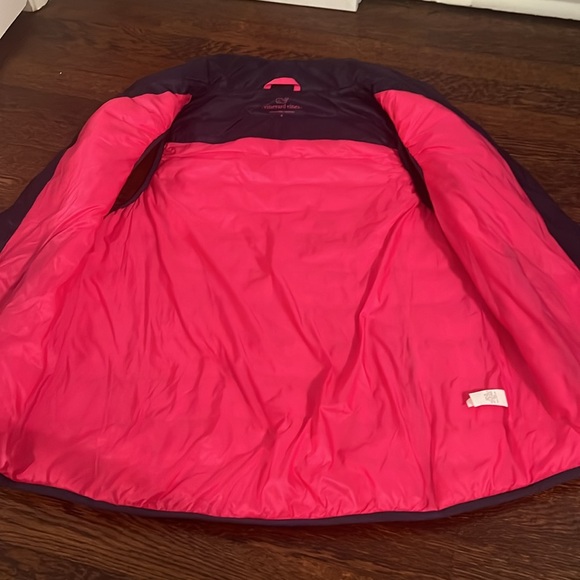 Vineyard Vines Women’s Packable Puffer Vest - Picture 3 of 5